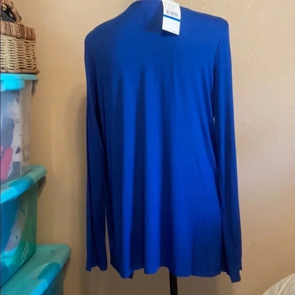 🌸 Gorgeous royal blue top 🌸 - Picture 4 of 5